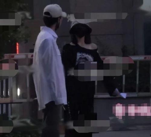 娱乐八卦情侣爆料,甜蜜瞬间曝光，恋情细节大揭秘！